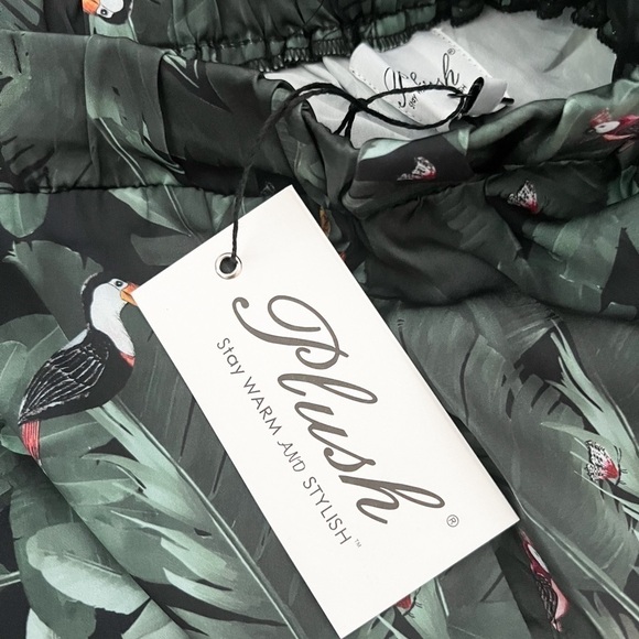 NWT PLUSH REVOLVE Silky Jungle Print Pajama Set Sz XS - Picture 6 of 6